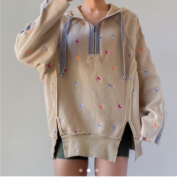 Urban Outfitters - Hattie Fleece Tan Ying Yang Graphic Quarter Zip Hoodie XS/S - Picture 2 of 8